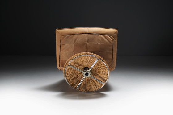 Image 1 of Chaise longue pivotante Delantra en cuir cognac par Gerard van den Berg pour Montis