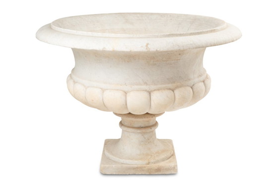 Image 1 of Vaso mediceo con corpo gaudronnée e collo svasato in marmo. 1880 circa