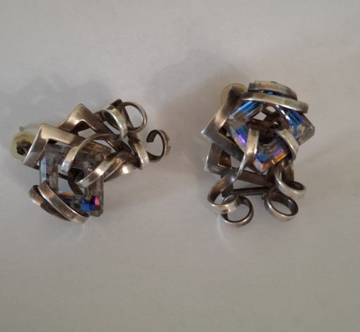 Originele zilveren oorbellen van Ostrowski Design met Swarovski-kristallen.