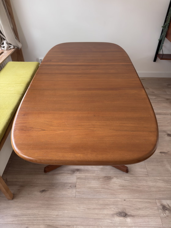 Image 1 of Dyrlund Teak Ovaal Verlengbaar Eettafel - Deens Design