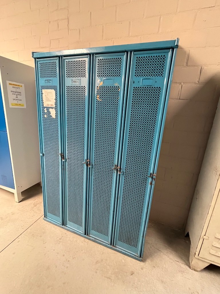 ビンテージ　パステルブルー　ウィッカーラック Unique Vintage Locker | €465 | Whoppah
