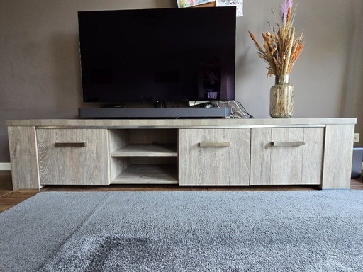 Mueble de TV moderno y robusto