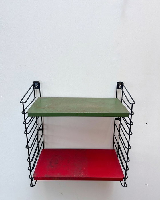 Image 1 of Estantería de pared pequeña Tomado – roja y verde