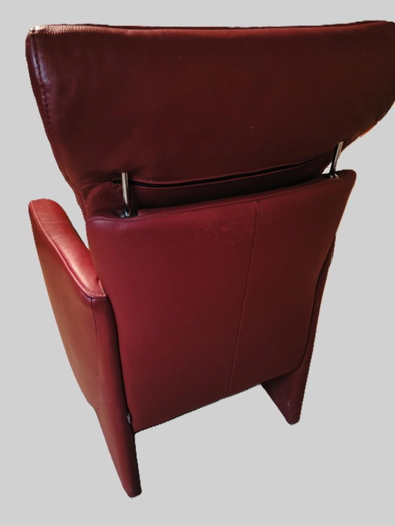 Image 1 of Sillón Jori Vinci de cuero rojo cereza.