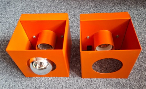 twee Philips kubus wandlampen