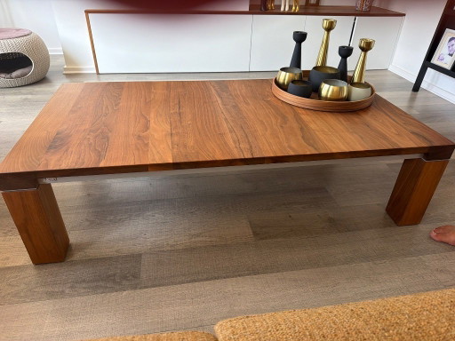 Leolux design table with aluminium detail