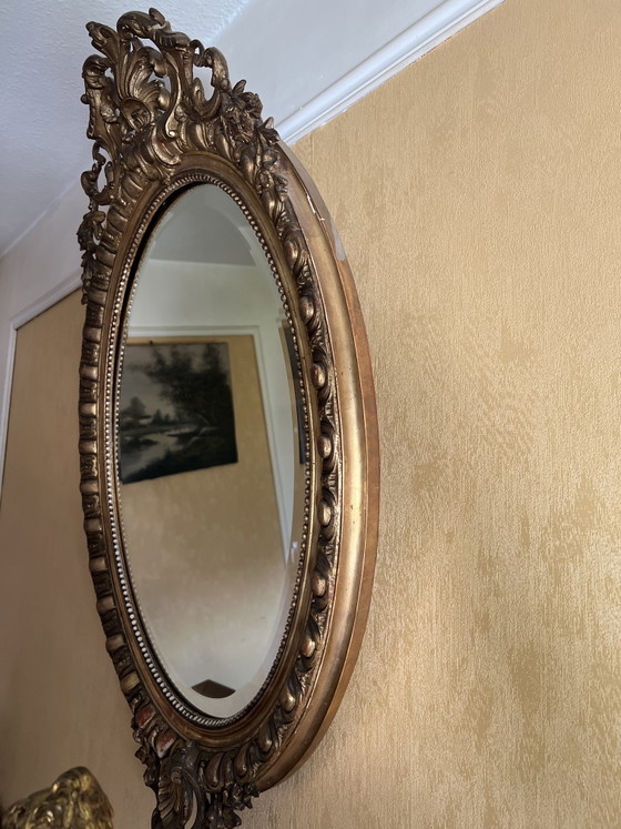 Image 1 of Antiker ovaler Spiegel mit vergoldetem Stuck und Ornamenten