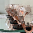 6 verres à vin ou à eau art déco rose et pied noir 