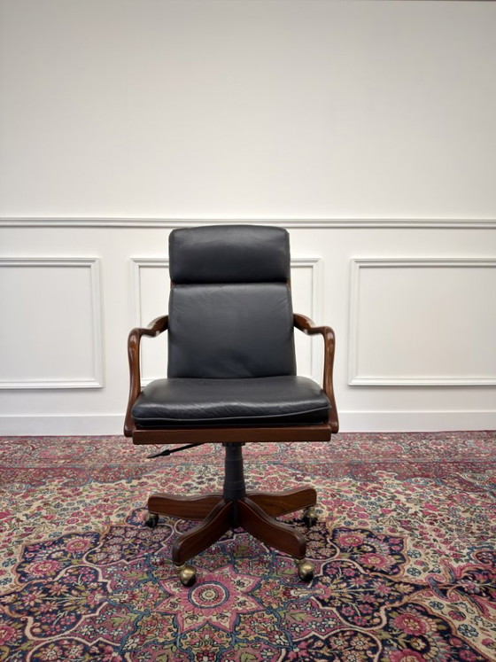 Set Klassische englische Chesterfield Bürostühle – Leather, Wood (photo 5 of 11)