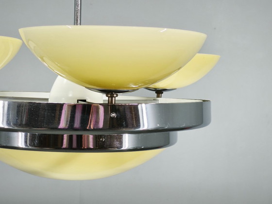 Image 1 of Tsjechische art-deco kroonluchter van opaalglas, jaren 1940