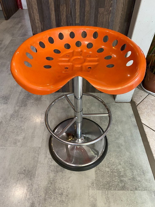 Taburete de tractor naranja auténtico, estilo cortacésped, giratorio y ajustable, de Etienne Fermigier Mirima, 1970.