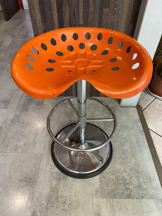 Image 1 of Taburete de tractor naranja auténtico, estilo cortacésped, giratorio y ajustable, de Etienne Fermigier Mirima, 1970.