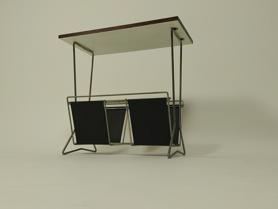 Image 1 of Table d'appoint vintage avec porte-revues, années 1960