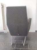 Modèle en stock, fauteuil Solo avec repose-pieds.