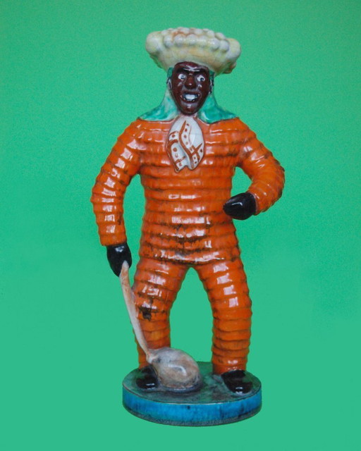 Figura Karlsruher Majolika de los años 30 'Elzacher Schuttig', diseño Anton Kling 