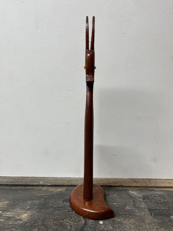 Image 1 of Cerf vintage en teck stylisé Mid Century