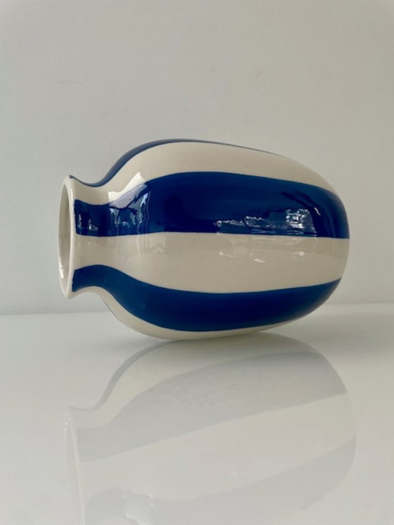 Image 1 of Keramieken vaas met handgeschilderde blauwe strepen