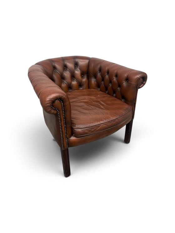Fauteuil anglais en cuir fait main “Victoria” style Chesterfield, Métal, Marron (photo 2 sur 15)