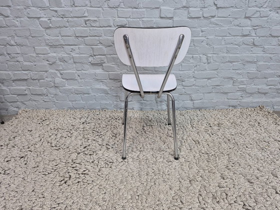 Image 1 of Sedie da cucina dal design vintage di Brabantia, in formica striata bianca e grigio chiaro, Paesi Bassi, anni '60 - Set di 2