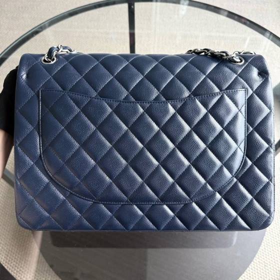 Image 1 of Borsa Chanel Classic Flap Maxi - Caviar Double Flap 34CM Trapuntata Blu Scuro Finiture Argento Serie 15
