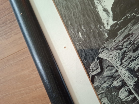 Image 1 of Deux superbes photos signées par Riona MacMonagle, dans leurs cadres d'origine.