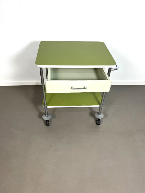 Image 1 of Chariot d'hôpital vintage avec tiroir, Allemagne, années 1960.