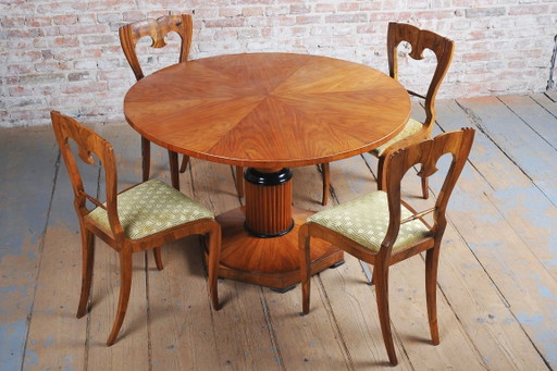 Juego de cuatro sillas Biedermeier restauradas, de nogal, de estilo polaco y checo, de la década de 1840. (photo 2 of 14)