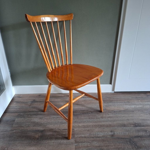 Ercol Windsor Stoel Model 400, Designed by Lucian Ercolani – eetkamerstoelen, Wood (photo 2 of 9)
