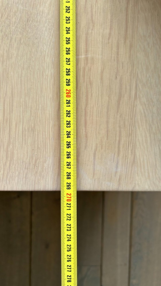 Image 1 of Stilvoller Esstisch aus Holz