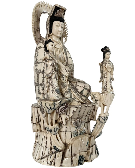 Guanyin china antigua con Shancai y Longnü – Finales de Qing – Hueso tallado – 60 cm – Esculturas (photo 2 of 11)