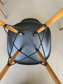 4 chaises d'appoint en plastique Vitra Eames DSW RE,