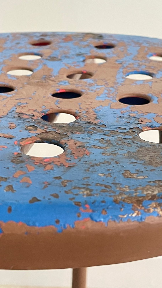 Image 1 of Paar industriële stalen PATINE TABOURETS Blauw & Chocolade VINTAGE