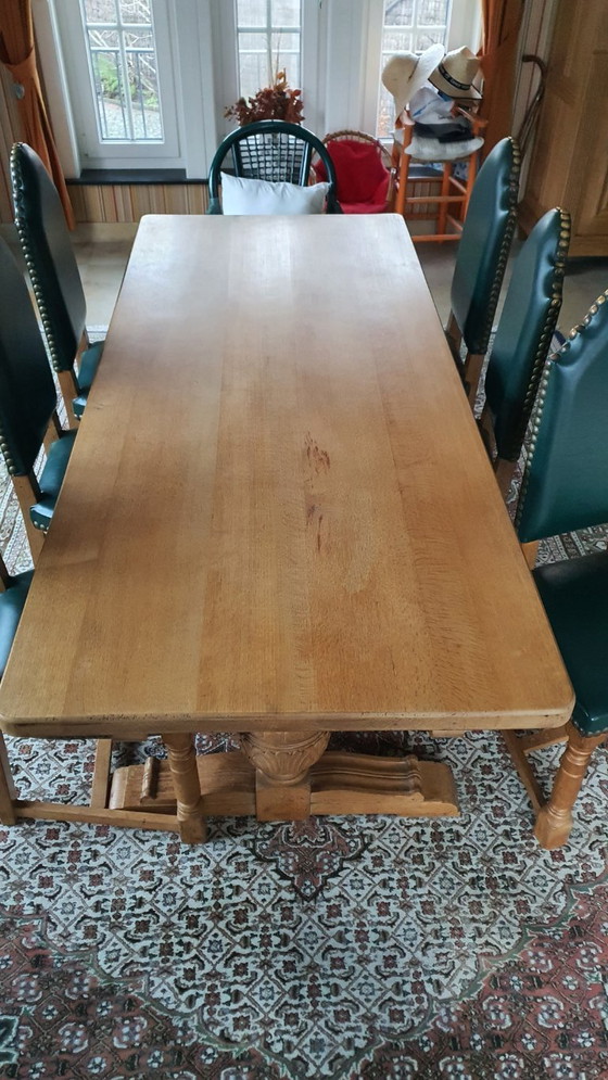 Image 1 of Table de salle à manger massive avec 6 chaises