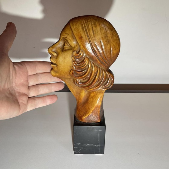 Terracotta Profiel van Garçonne Vrouw door Antonio Banchelli, 1925 – Beeldhouwkunst, Marble, Art Deco (photo 3 of 16)