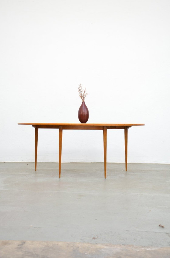 Image 1 of Vintage niervormige salontafel van walnotenhout, retro mid-century stijl uit de jaren 60.