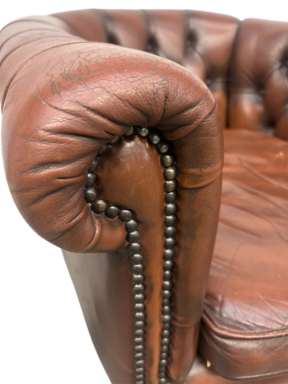 Fauteuil anglais en cuir fait main “Victoria” style Chesterfield, Métal, Marron (photo 7 sur 15)