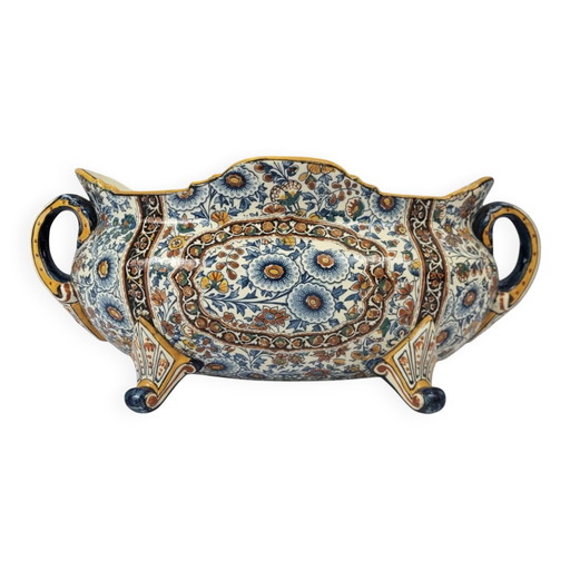 Gien earthenware jardinière from the 19th century with Persian decoration.