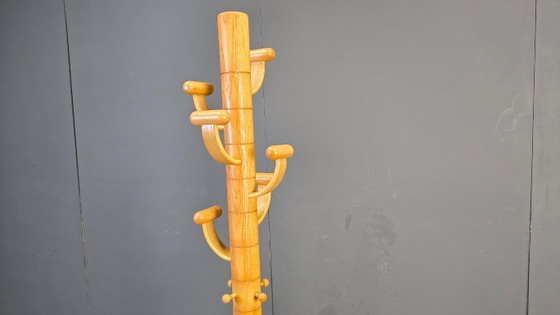 Image 1 of Perchero antiguo de travertino y madera de fresno, de Ettore Sottsass, década de 1980.