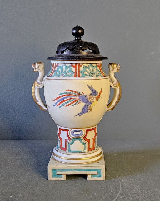 A Kakiemon Style Incense With Wooden Lid