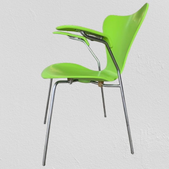 Image 1 of Series 7 3207 Armchairs By Arne Jacobsen For Fritz Hansen