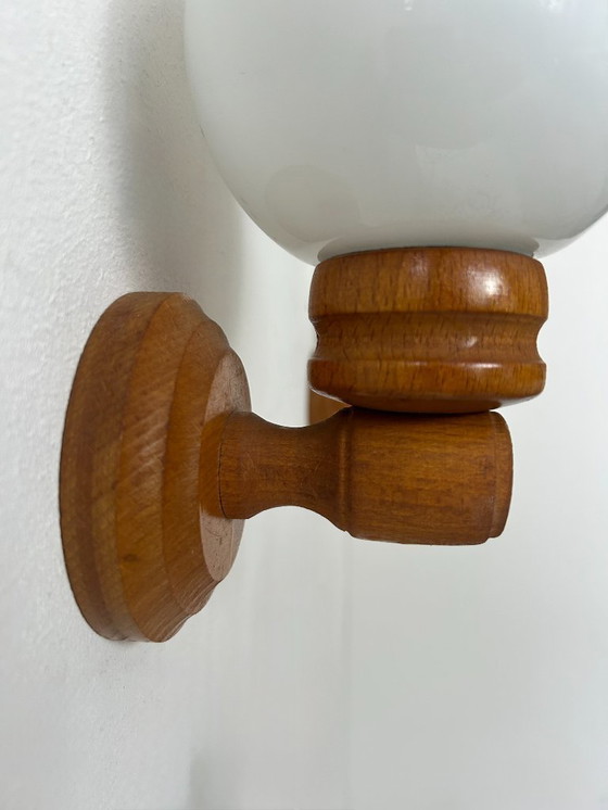 Image 1 of Coppia di applique vintage, pino e vetro opalino, Francia 1980