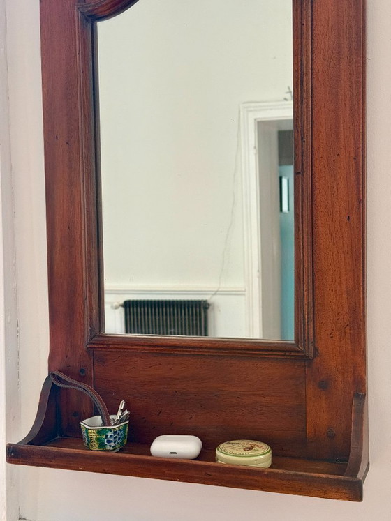 Image 1 of Miroir de toilette ancien en bois – charme classique