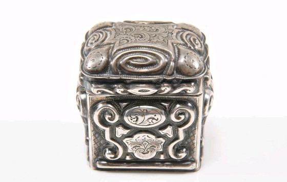 Image 1 of Bellissima scatola in miniatura in argento sterling con coperchio, datata 1864, monogrammata