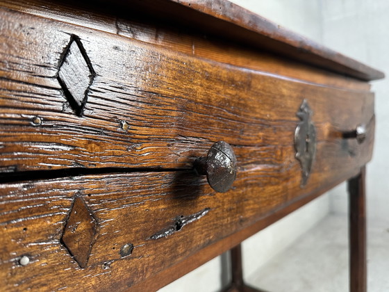 Image 1 of Table d'appoint coloniale espagnole ancienne