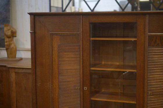 Brutalist display cabinet in oak by Charles Dudouyt, 1940s. – Wood, Glass, Art Deco (photo 12 of 15)