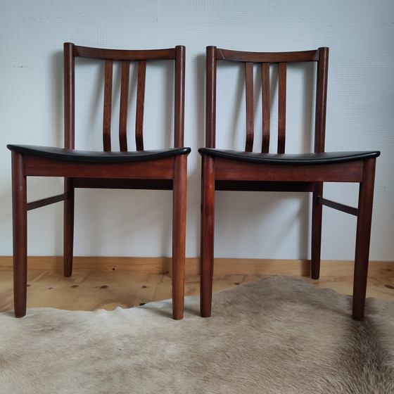 Image 1 of Due sedie da pranzo dal design scandinavo