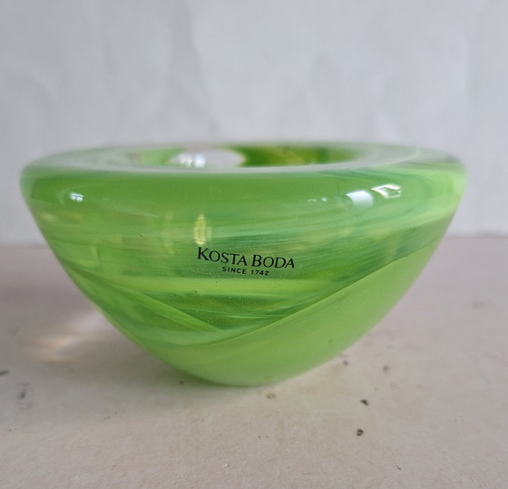 Image 1 of Bougeoir en cristal de l'atoll de Kosta Boda. Citron vert. Conçu par Anna Ehrner.