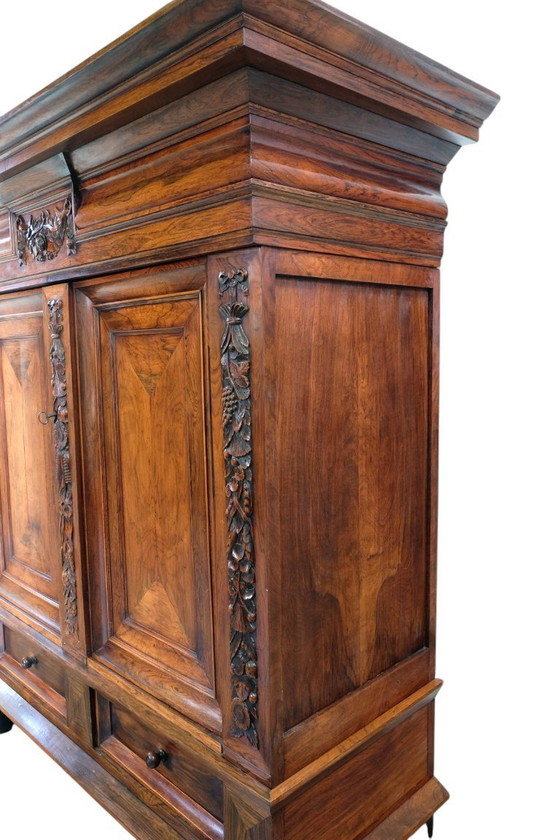 Image 1 of Mobile a viticcio in prezioso palissandro, 1700 circa.