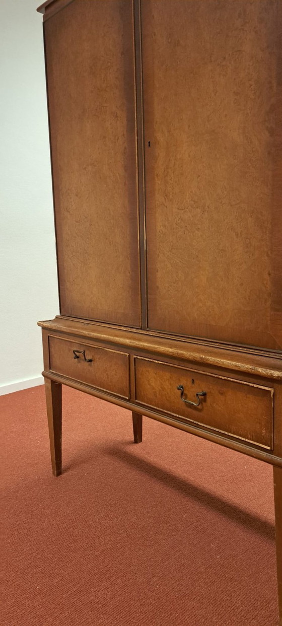 Image 1 of Meuble classique en noyer | style antique/rétro | années 1940-1950