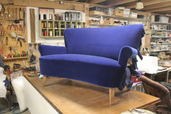 Image 1 of Sofá clásico azul de dos plazas